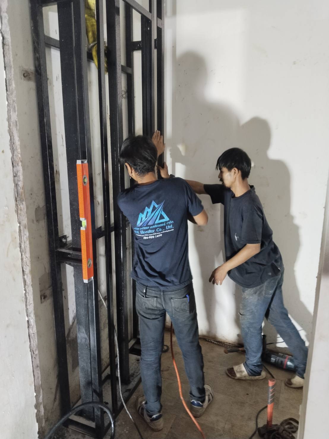 HYDRAULIC LIFT ELEVATOR 42